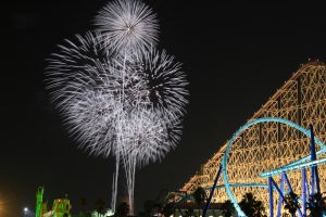 長島温泉・花火大競演、ナガシマスパーランド、夏、8月、三重県桑名市の観光・撮影スポットの名所