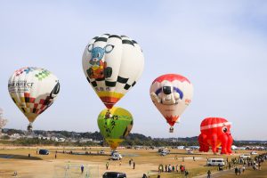 鈴鹿バルーンフェスティバル、熱気球大会、11月、秋、三重県鈴鹿市の観光・撮影スポットの画像と写真鈴鹿バルーンフェスティバル、熱気球大会、11月、秋、三重県鈴鹿市の観光・撮影スポットの画像と写真