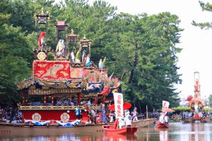 尾張津島天王祭、車楽舟（だんじりぶね）、7月の夏の祭り、愛知県津島市の観光・撮影スポットの画像と写真尾張津島天王祭、車楽舟（だんじりぶね）、7月の夏の祭り、愛知県津島市の観光・撮影スポットの画像と写真