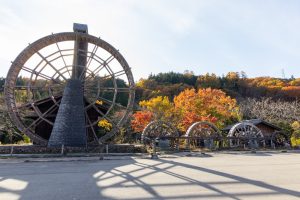 飛騨そばの里、五輪水車、紅葉、岐阜県高山市荘川町の観光・撮影スポットの画像と写真