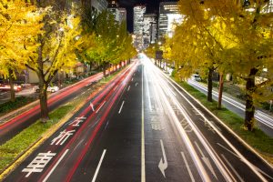 交差点日銀前の歩道橋、銀杏、黄葉、11月秋名古屋市中区の観光・撮影スポットの画像と写真