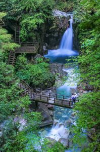 夕森公園、竜神の滝、9月、岐阜県中津川市の観光・撮影スポットの画像と写真