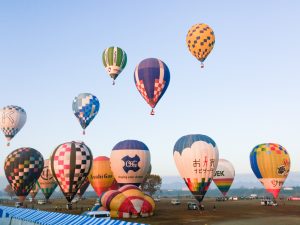 鈴鹿バルーンフェスティバル、熱気球、11月秋、三重県鈴鹿市の観光・撮影スポットの画像と写真