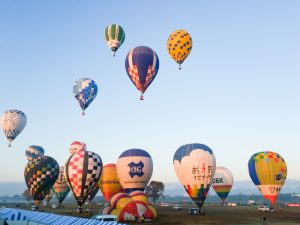 鈴鹿バルーンフェスティバル、熱気球、11月秋、三重県鈴鹿市の観光・撮影スポットの画像と写真