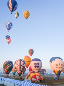 鈴鹿バルーンフェスティバル、熱気球、11月秋、三重県鈴鹿市の観光・撮影スポットの画像と写真