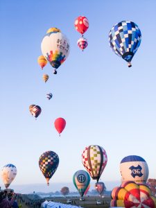鈴鹿バルーンフェスティバル、熱気球、11月秋、三重県鈴鹿市の観光・撮影スポットの画像と写真