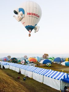 鈴鹿バルーンフェスティバル、熱気球、11月秋、三重県鈴鹿市の観光・撮影スポットの画像と写真