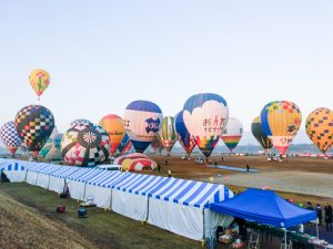 鈴鹿バルーンフェスティバル、熱気球、11月秋、三重県鈴鹿市の観光・撮影スポットの画像と写真