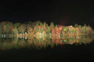 茶臼山高原、紅葉、ライトアップ、リフレクション、愛知県豊田市の観光・撮影スポットの画像と写真