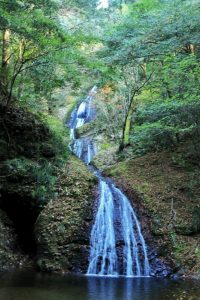 阿寺の七滝、紅葉、11月秋、愛知県新城市の観光・撮影スポットの画像と写真