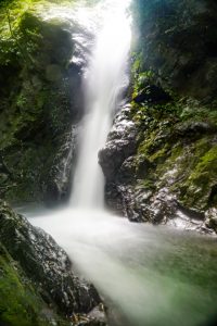 新城市の滝、鳴沢の滝、愛知県新城市の観光・撮影スポットの画像と写真