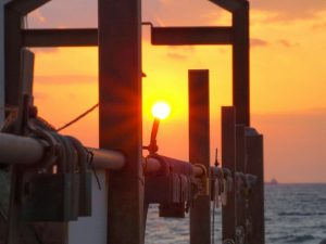 野間灯台、絆の音色、夕日、愛知県知多郡の観光・撮影スポットの画像と写真