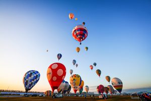 鈴鹿バルーンフェス、熱気球、11月秋、三重県鈴鹿市の観光・撮影スポットの画像と写真
