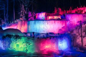 氷点下の森、氷瀑、ライトアップ、2月の冬、岐阜県高山市の観光・撮影スポットの画像と写真氷点下の森、氷瀑、ライトアップ、2月の冬、岐阜県高山市の観光・撮影スポットの画像と写真