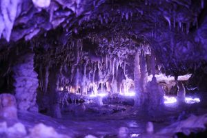 飛騨大鍾乳洞、氷の渓谷、2月の冬、岐阜県高山市の観光・撮影スポットの画像と写真