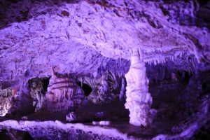 飛騨大鍾乳洞、氷の渓谷、2月の冬、岐阜県高山市の観光・撮影スポットの画像と写真