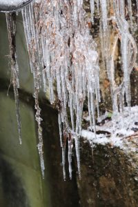 飛騨大鍾乳洞、氷の渓谷、2月の冬、岐阜県高山市の観光・撮影スポットの画像と写真