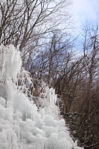 飛騨大鍾乳洞、氷の渓谷、2月の冬、岐阜県高山市の観光・撮影スポットの画像と写真