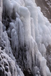 飛騨大鍾乳洞、氷の渓谷、2月の冬、岐阜県高山市の観光・撮影スポットの画像と写真