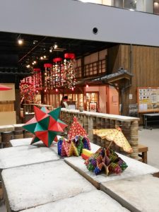 瀬戸蔵ミュージアム　ひな祭り,千代紙のつるし飾り,2月春、愛知県瀬戸市の観光・撮影スポットの画像と写真