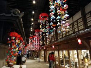 瀬戸蔵ミュージアム　ひな祭り,千代紙のつるし飾り,2月春、愛知県瀬戸市の観光・撮影スポットの画像と写真