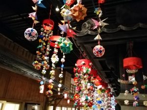 瀬戸蔵ミュージアム　ひな祭り,千代紙のつるし飾り,2月春、愛知県瀬戸市の観光・撮影スポットの画像と写真