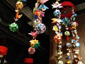 瀬戸蔵ミュージアム　ひな祭り,千代紙のつるし飾り,2月春、愛知県瀬戸市の観光・撮影スポットの画像と写真