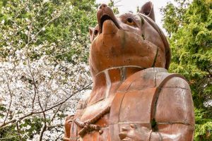 大山緑地、大たぬき像、桜、3月春の花、愛知県高浜市の観光・撮影スポットの画像と写真