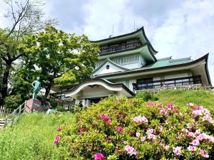小牧山史跡公園。つつじ、4月春の花、愛知県小牧市の観光・撮影スポットの画像と写真