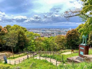 小牧山史跡公園。つつじ、4月春の花、愛知県小牧市の観光・撮影スポットの画像と写真