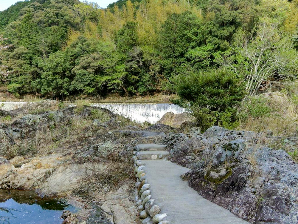 長篠堰堤（ながしのえんてい）愛知県新城市の観光・撮影スポットの画像と写真