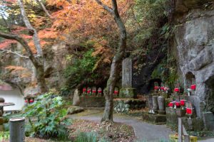穴弘法、紅葉、ライトアップ、11月秋、岐阜県土岐市の観光・撮影スポットの画像と写真
