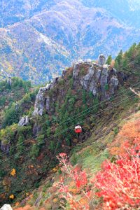 御在所ロープウェイ、紅葉、11月秋、三重県三重郡の観光・撮影スポットの名所