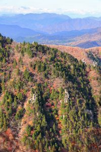 御在所ロープウェイ、紅葉、11月秋、三重県三重郡の観光・撮影スポットの名所