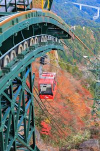 御在所ロープウェイ、紅葉、11月秋、三重県三重郡の観光・撮影スポットの名所