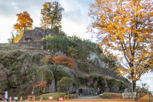 苗木城跡、紅葉。11月秋、岐阜県中津川市市の観光・撮影スポットの名所