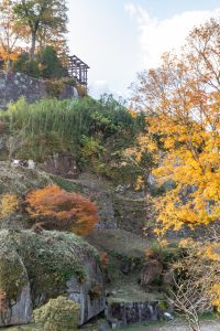 苗木城跡、紅葉。11月秋、岐阜県中津川市市の観光・撮影スポットの名所