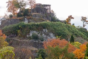 苗木城跡、紅葉。11月秋、岐阜県中津川市市の観光・撮影スポットの名所