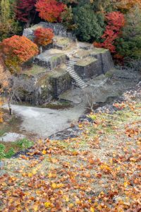 苗木城跡、紅葉。11月秋、岐阜県中津川市市の観光・撮影スポットの名所