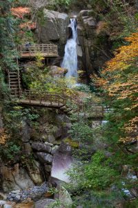 夕森公園、竜神の滝、11月秋、岐阜県中津川市の観光・撮影スポットの画像と写真