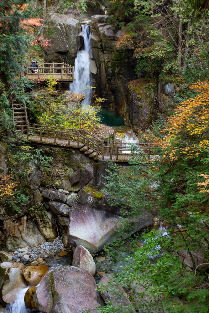 夕森公園、竜神の滝、11月秋、岐阜県中津川市の観光・撮影スポットの画像と写真