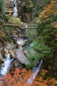 夕森公園、竜神の滝、11月秋、岐阜県中津川市の観光・撮影スポットの画像と写真