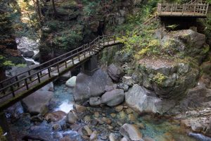 夕森公園、竜神の滝、11月秋、岐阜県中津川市の観光・撮影スポットの画像と写真