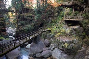 夕森公園、竜神の滝、11月秋、岐阜県中津川市の観光・撮影スポットの画像と写真