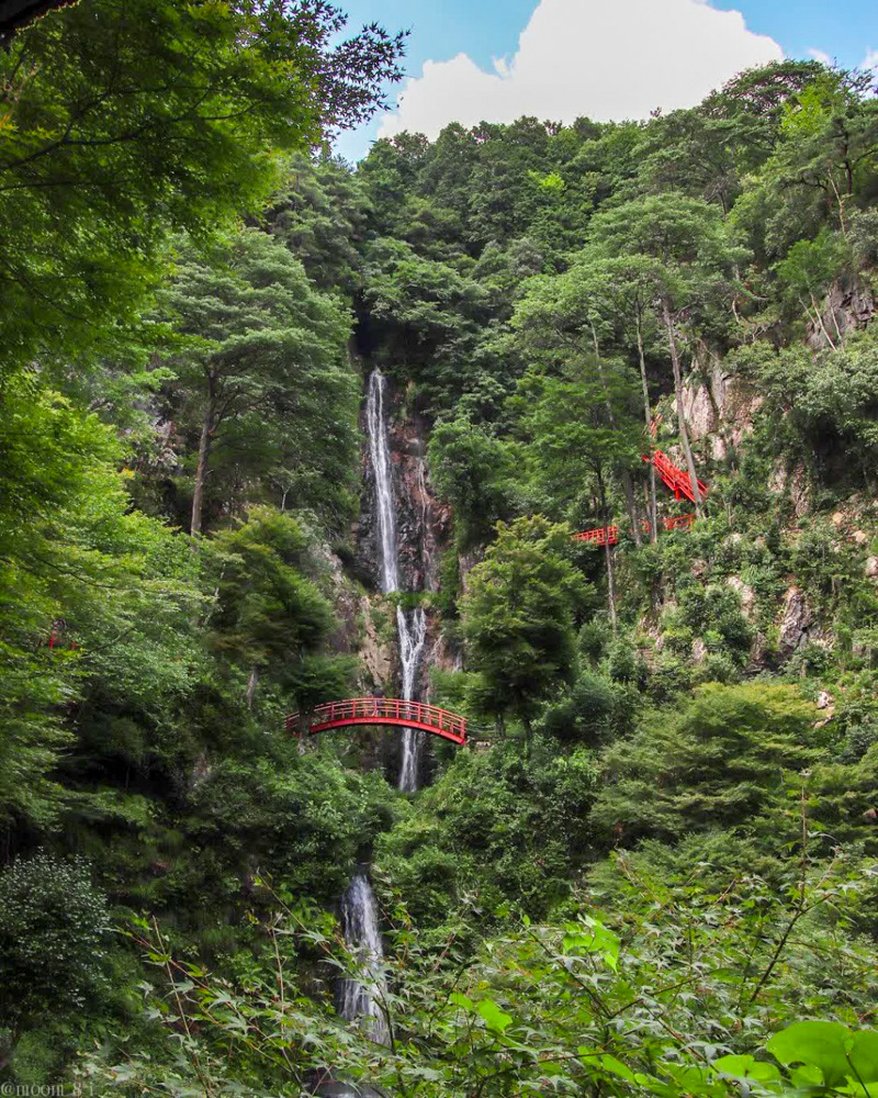 五宝の滝、７月夏、岐阜県加茂郡の観光・撮影スポットの名所