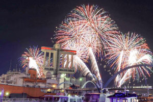 名古屋港ガーデンふ頭、名港水上芸術花火、8月、名古屋市港区の観光・撮影スポットの画像と写真