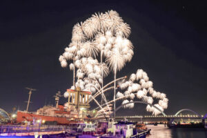 名古屋港ガーデンふ頭、名港水上芸術花火、8月、名古屋市港区の観光・撮影スポットの画像と写真