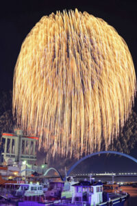 名古屋港ガーデンふ頭、名港水上芸術花火、8月、名古屋市港区の観光・撮影スポットの画像と写真