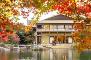 徳川園、龍仙湖、紅葉、秋、11月、名古屋市東区の観光・撮影スポットの画像と写真