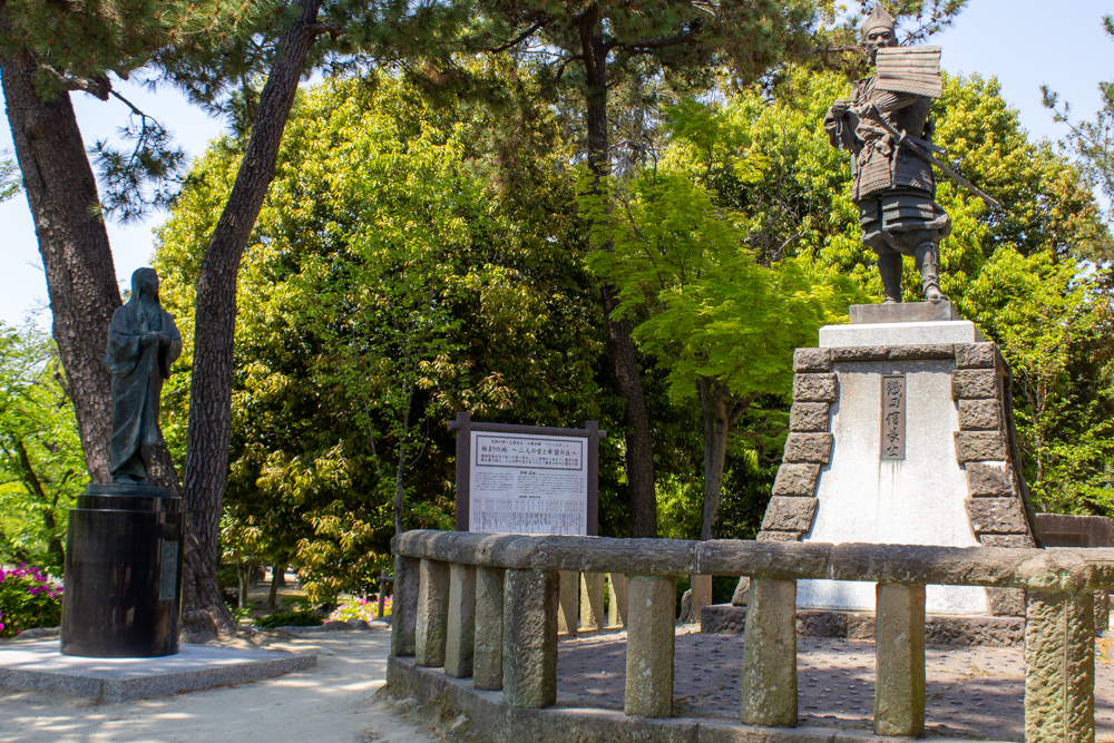清須公園、信長と濃姫、４月春の花、愛知県清須市の観光・撮影スポットの名所